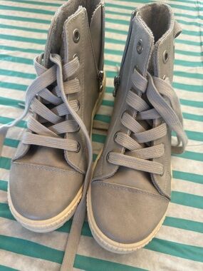 Girls size two Blowfish Forever High Top Gray Boots